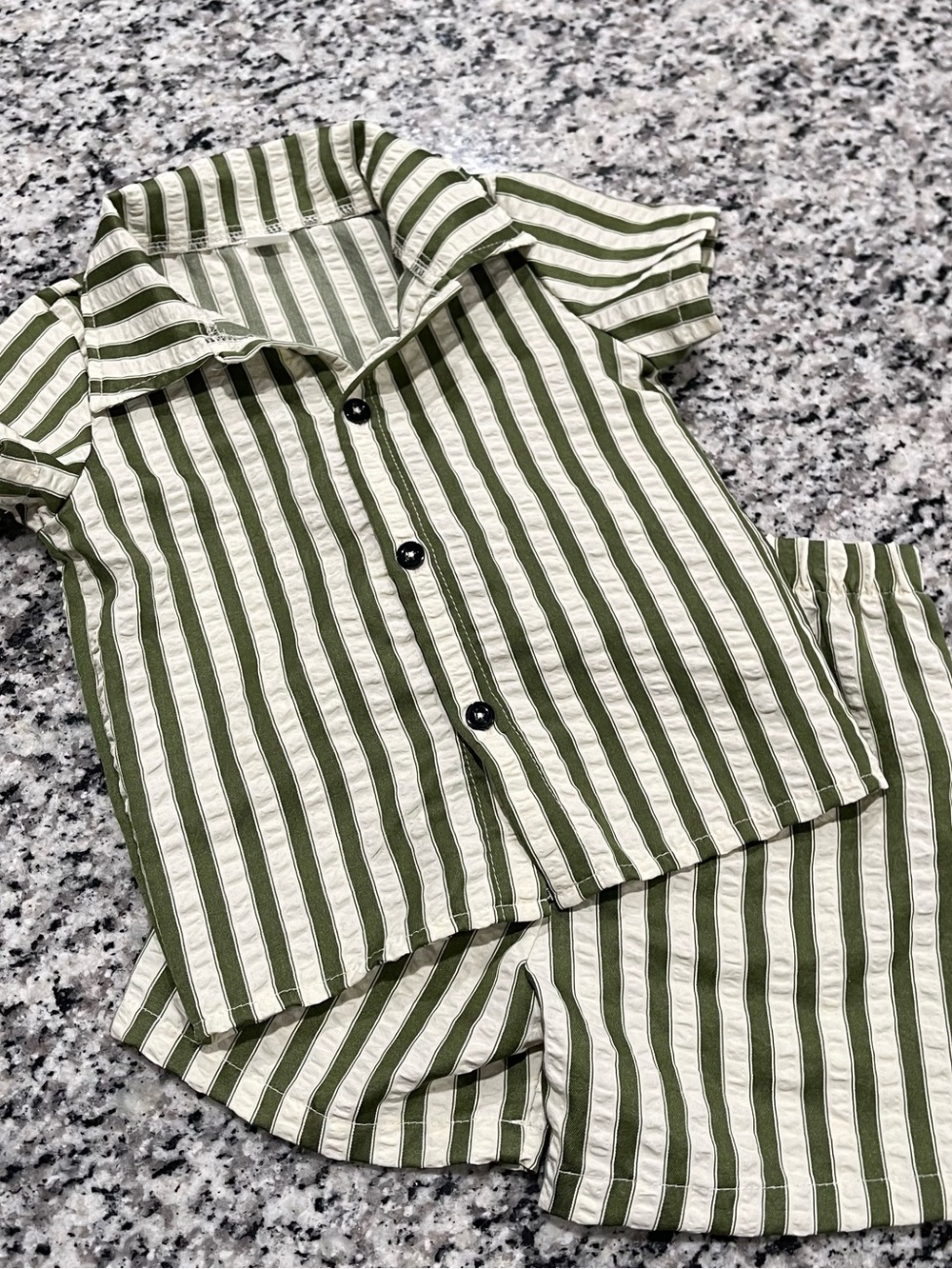 Shein Kids Green Striped shirt & Short Set Size 2-3Y(T)